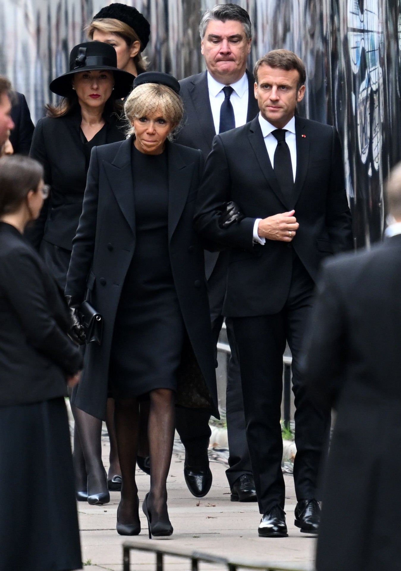 El presidente y la primera dama de Francia, Emmanuel y Brigitte Macron, a su llegada al funeral de la reina Isabel II de Inglaterra