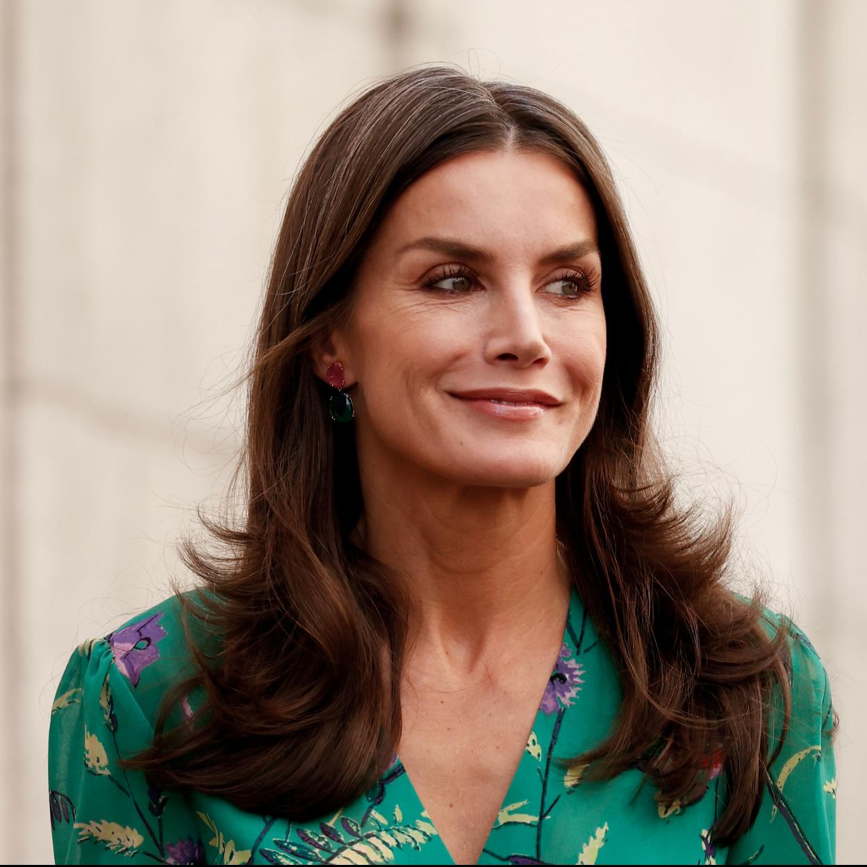 La reina Letizia presume de un buen pelo.