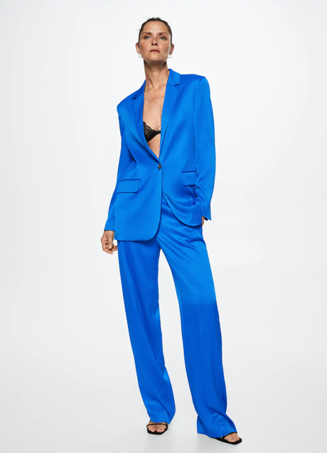 Imagen - Un traje de Mango azul.