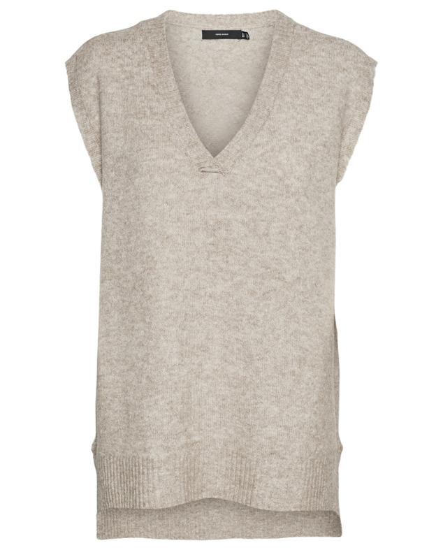Chaleco de punto de corte oversize en color caramelo. Podrás combinarla con tus looks de oficina más formales. Es de Vero Moda. Precio: 29,99 €.