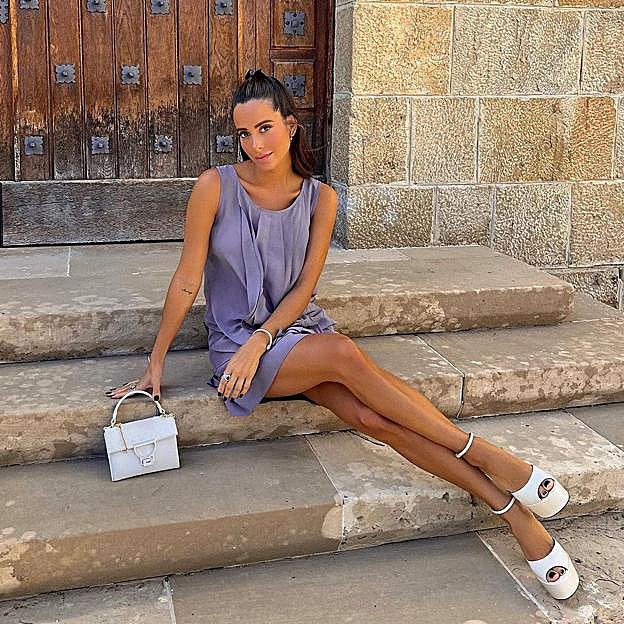 Los zapatos con pulsera han vuelto, y así es como debes llevarlos para no parecer más bajita