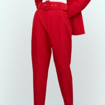 Imagen secundaria 1 - Pantalón de tiro alto con cinturón forrado a tono. Bolsillos delanteros y falsos bolsillos de vivo en espalda. Cierre frontal con cremallera, botón interior y gancho metálico de Zara (29,99 euros). .