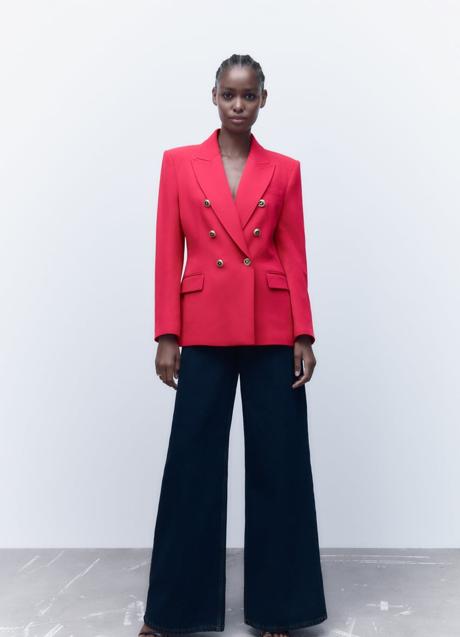 Imagen - Blazer entallada de Zara, 29,99€.