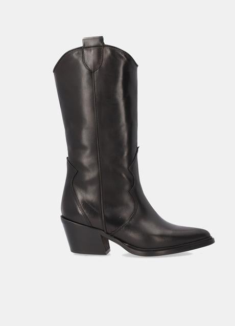 Imagen - Botas negras de Alpe, 125€.