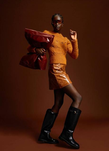 Imagen - Look con jersey y falda efecto piel en tonos naranja