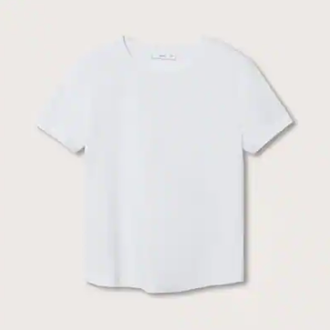 Imagen secundaria 1 - La sobrecamisa de Sfera, la camiseta de Mango y los vaqueros de Zara.