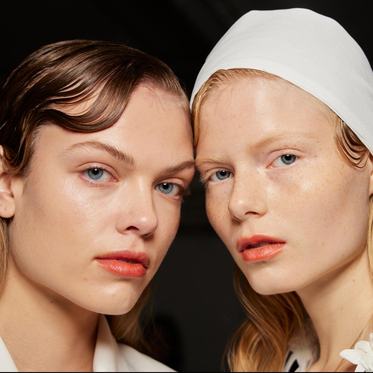 La influencer presume de un rostro sin rojeces, maquillado de forma sutil y sin imperfecciones. 