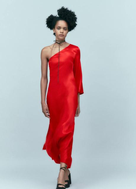 Imagen - Vestido satinado midi con diseño asimétrico rojo