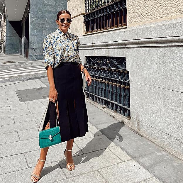 Virginia Troconis con una falda negra de Sandro.