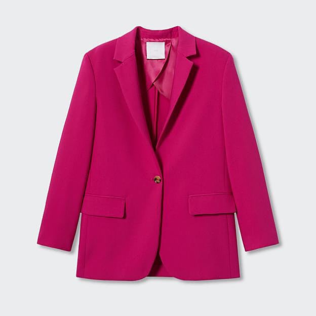 Imagen principal - Una blazer de Mango, unos zapatos de Zara y las medias de Calzedonia.