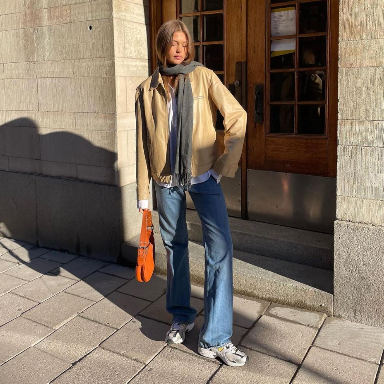 La modelo Sofía Boman posa con un fular.