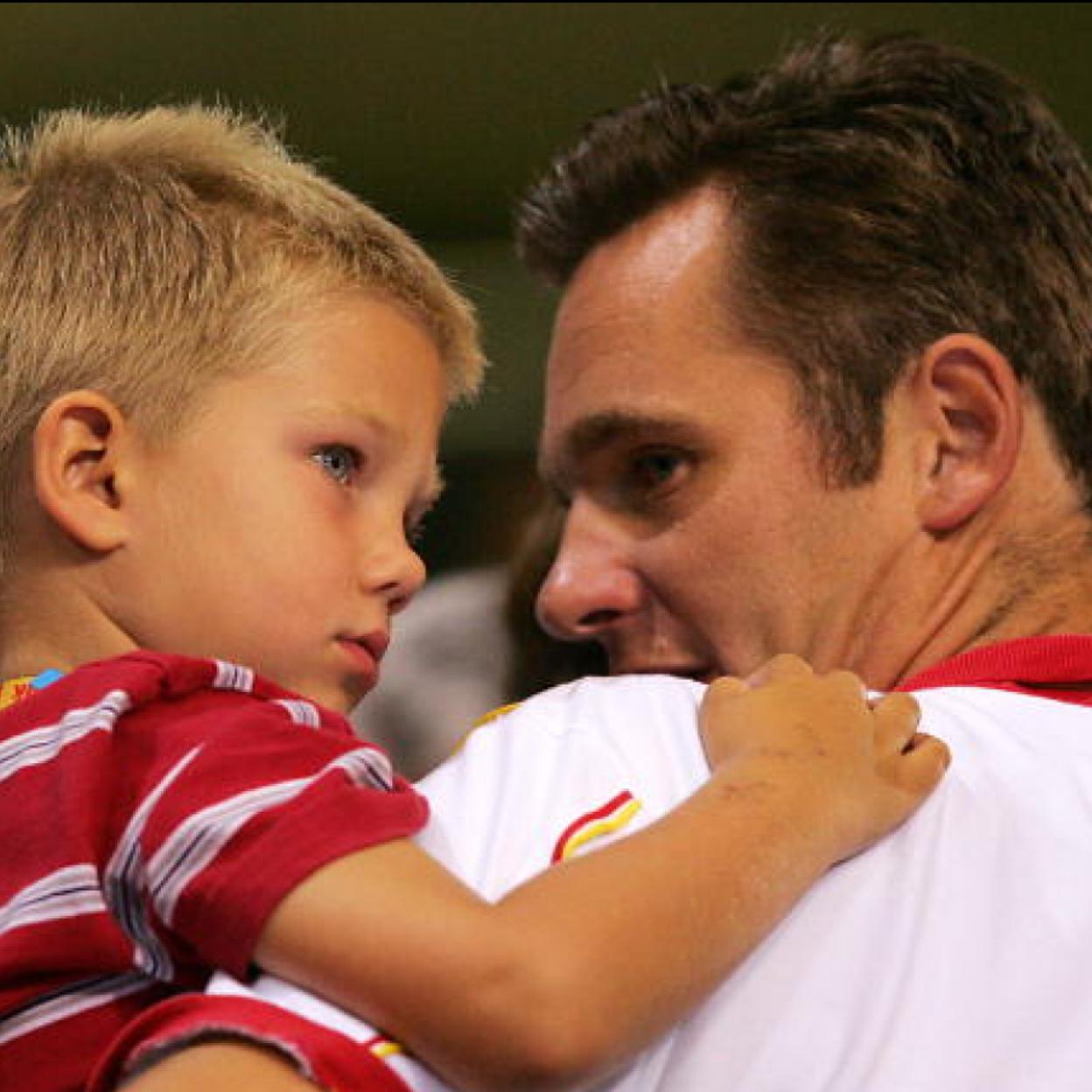 Iñaki Urdangarin con su primogénito, Juan Valentín, en brazos.