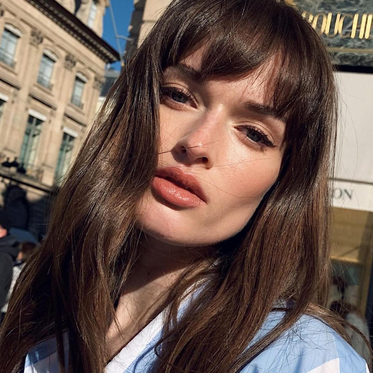 El nuevo sérum de pestañas para los ojos sensibles que funciona sin irritar ni hinchar la mirada