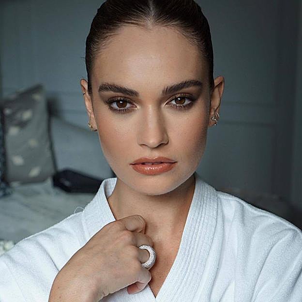 Sérums con azuleno, el activo que refuerza la piel, evita la sensibilidad y previene las arrugas profundas