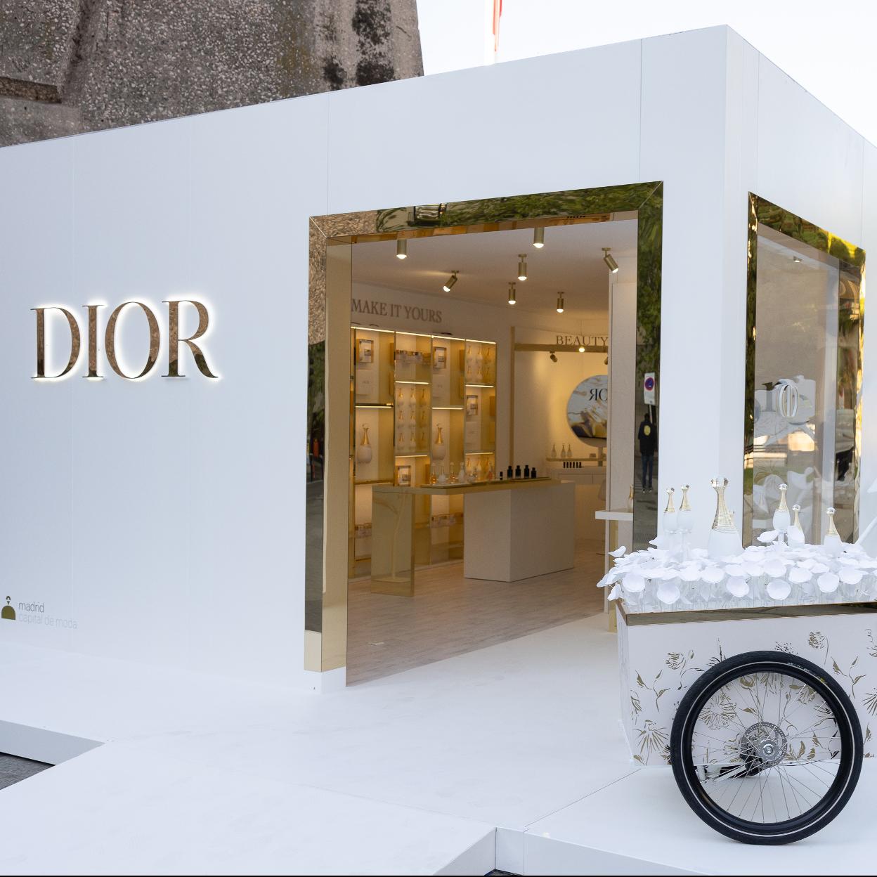 La pop up de Dior en la plaza Colón de Madrid con motivo del lanzamiento del nuevo J'Adore.