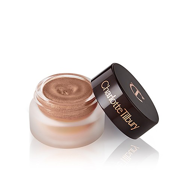 La sombra de ojos que lleva Amal Clooney.