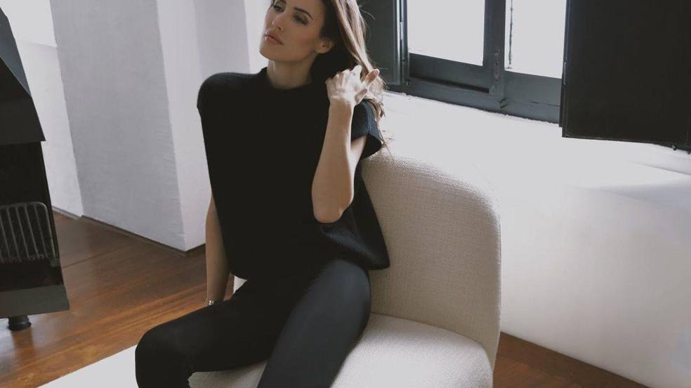 La influencer lleva unos pantalones elásticos fuseau que estilizan su cuerpo