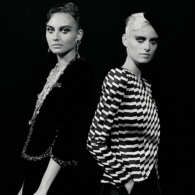 Imagen principal - Imágenes del desfile de alta costura de Armani Privé y del de Giambattista Valli HC 2022.