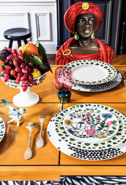 Imagen secundaria 2 - Librería, despacho y mesa con vajilla de Vista Alegre.