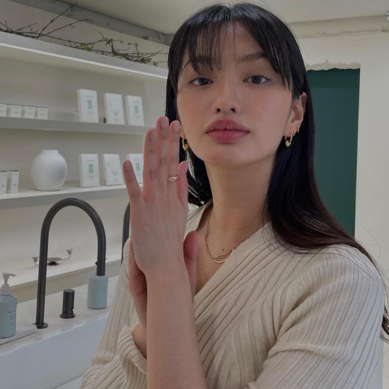 Si quieres una piel tan luminosa como la de la actriz Gemma Chan tienes que probar estos sérums de vitamina C