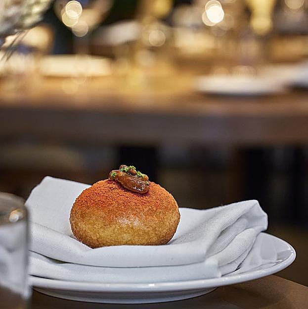 Pan chino de erizo fresco, uno de los entrantes del nuevo proyecto de Nino Reduello.