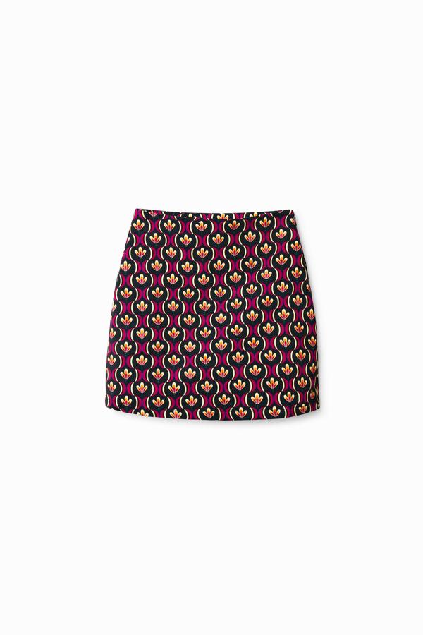 Minifalda con estampado geométrico retro y de corte slim que se adapta perfectamente a la silueta. Es de Desigual. Precio: 79,95 €. Cómpralo aquí