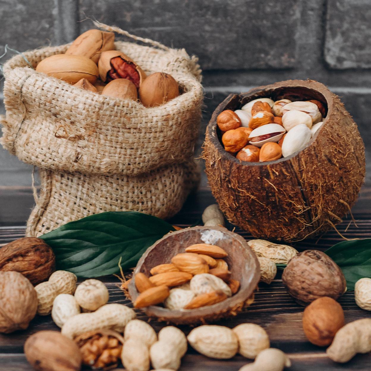 Los frutos secos pueden ayudarte a adelgazar a pesar de ser un alimento muy calórico. 