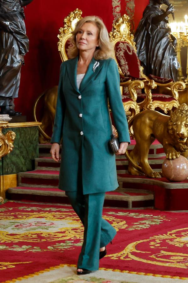 Alicia Koplowitz se decantó por el verde con estos dos piezas tan elegante.
