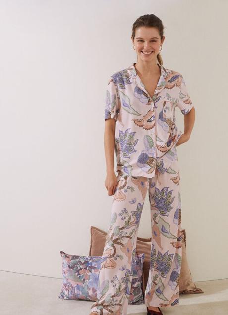 Imagen - Pijama camisero con estampado de flores en rosa de Women'Secret. Foto: Women'Secret.