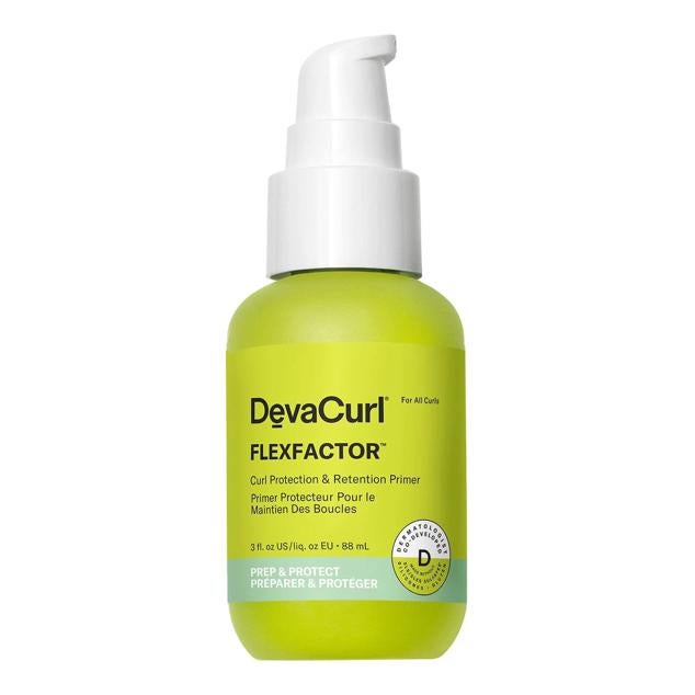 Flexfactor™ de DevaCurl proporciona protección, elasticidad, vitalidad y evita los daños causados por el cepillado, fricción, peinado y calor, así como controla el encrespamiento y redefine los bucles con su complejo Curl Memory. Cómpralo aquí