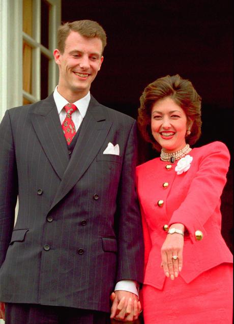 Imagen - El príncipe Joaquín y Alexandra Manley recién comprometidos en 1995 en el castillo Fredensborg, en Copenhague.