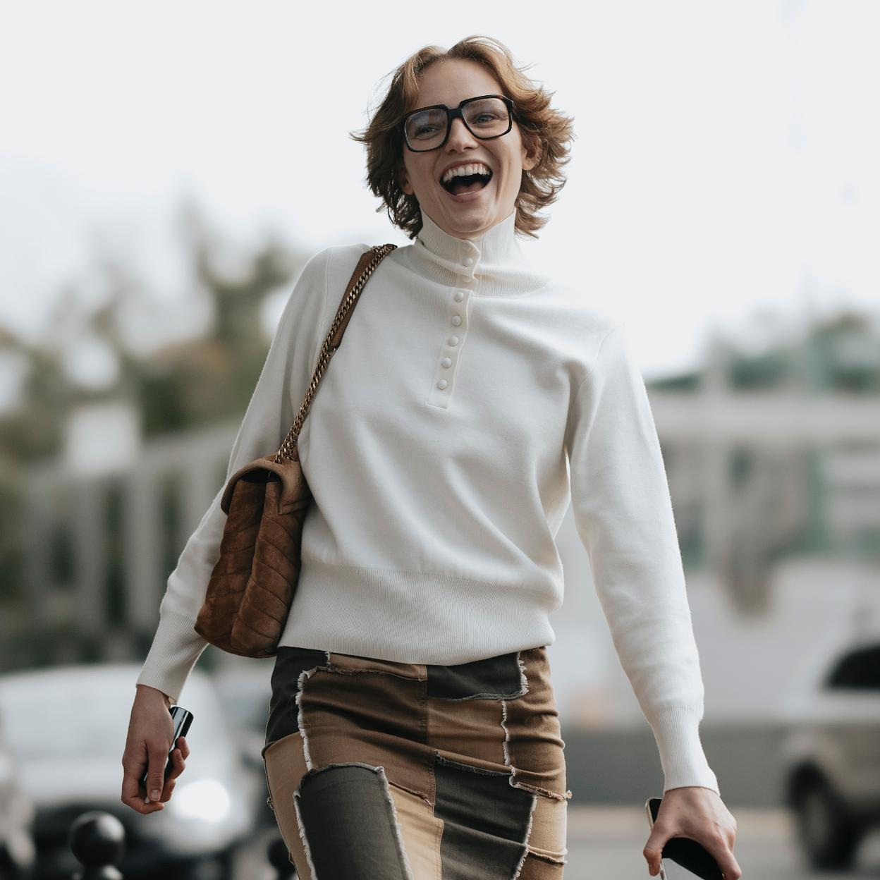 Así es el jersey blanco de supermercado que necesitas para crear un fondo de armario perfecto