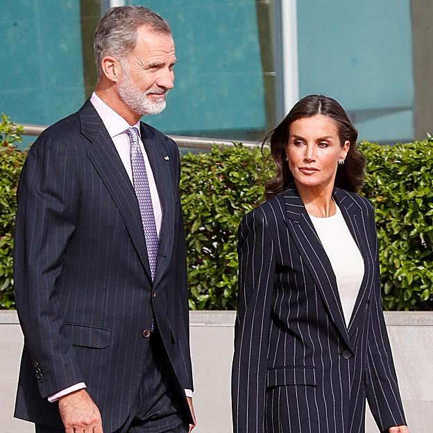 Mango tiene la versión barata del traje de raya diplomática de la reina Letizia que tanto favorece