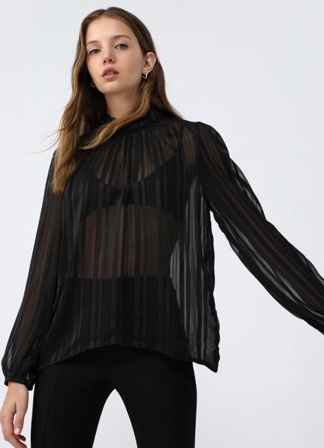Imagen - Blusa transparente de Lefties, 9,99€.