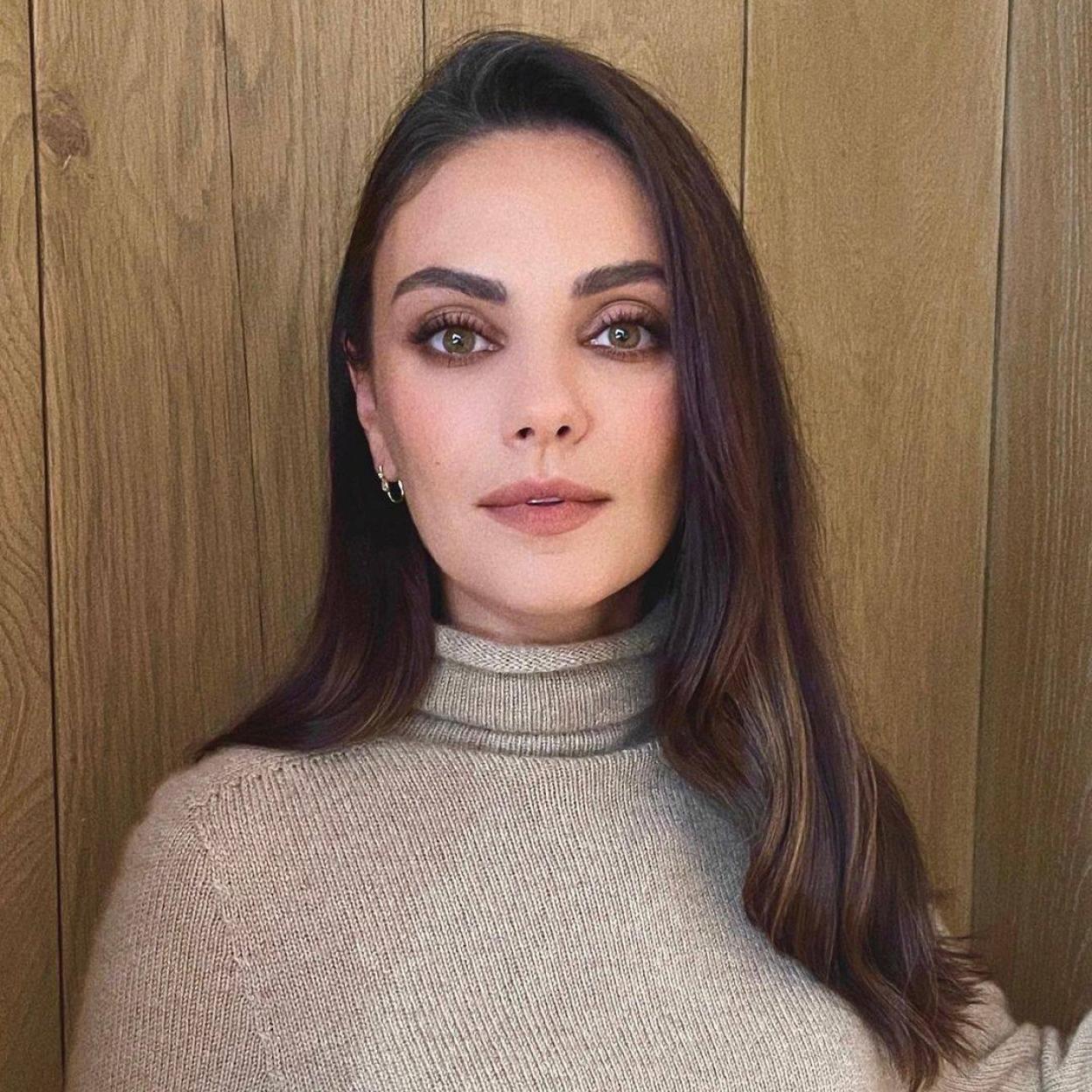 Alisarás las líneas de expresión del ceño y la frente para que tu piel esté tan lisa como la de Mila Kunis