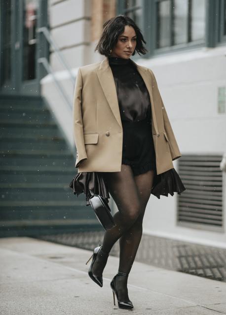 Imagen - Un look con medias negras. / IMAXTREE