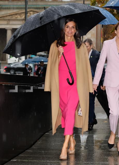 Imagen - La reina Letizia con un vestido rosa. / GTRES
