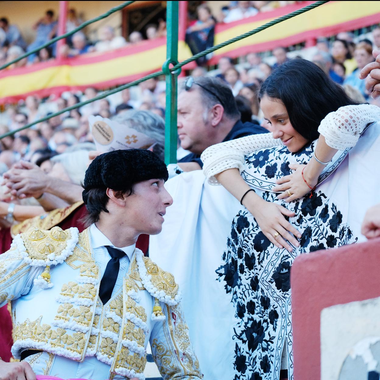 El torero peruano español Andrés Roca Rey podría convertirse en el segundo novio torero de Victoria Federica, tras el madrileño Gonzalo Caballero. 