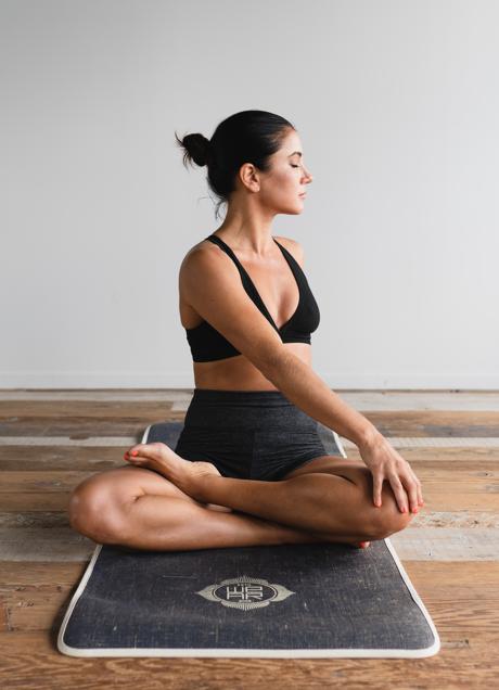 Imagen - Esta técnica de yoga corrige la postura y mejora el bienestar físico y mental/UNSPLASH