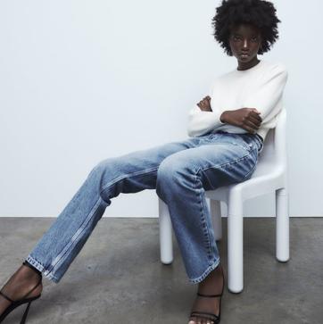 Imagen secundaria 1 - El par de vaqueros más atemporal y que mejro sienta está en la colección de otoño-invierno de Zara. Vaqueros rectos en azul lavado de Zara (29,99 euros). 