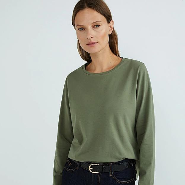 Camiseta de manga larga de color verde de Woman El Corte Inglés.