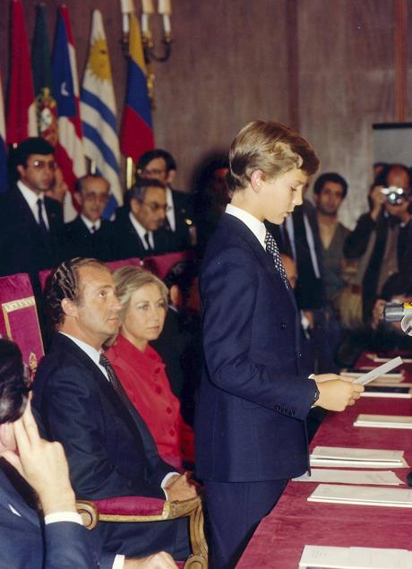 Imagen - El entonces príncipe Felipe en la entrega de los Premios Príncipe de Asturias. FOTO: ARCHIVO ABC