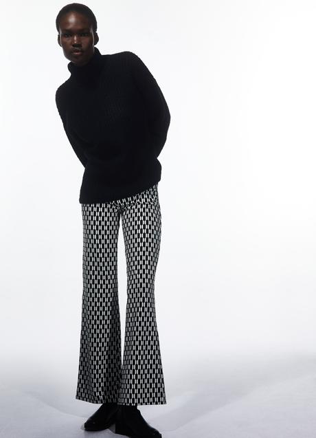 Imagen - Los pantalones con estampado geométrico.
