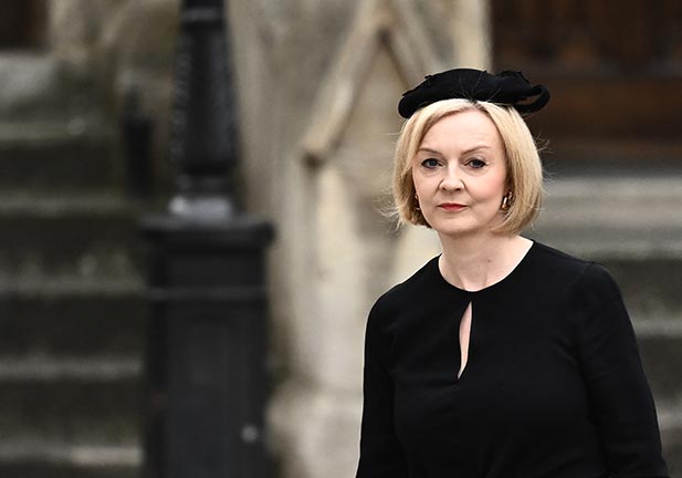 ¿Por qué Liz Truss solo ha durado un mes y medio en el cargo? En cuatro palabras: imprudencia, caos partidista y Brexit