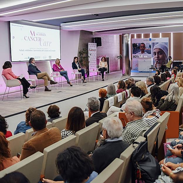 «Es prioritario bajar la edad de cribado del cáncer de mama a los 45 años»: las conclusiones de los expertos en Mujerhoy Cancer Care 2022