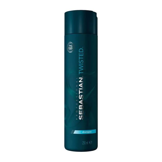 Twisted Elastic Shampoo de Sebastian Professional se inspira en las plantas acuáticas para potenciar la flexibilidad y definición del tirabuzón con el complejo complejo Flexi Alg™, una tecnología con algas rojas purificante, hidratante, antioxidante, fortalecedora y pomotora de la elasticidad. Mientras, el pantenol y la glicirina regenera el daño, hidratan, suavizan, acondicionan y proporcionan volumen. Además, también elimina el encrespamiento. Cómpralo aquí