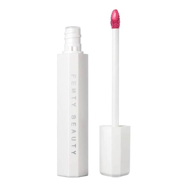 Poutsicle Hydrating Lip Stain de Fenty Beauty es un tinte de labio hidratante que aumenta el volumen y suavidad, rellena y mantiene el color intacto todo el día, sin desvanecerse ni manchar. Además, la cobertura es modulable para regular la intensidad y el acabado satinado. Cómpralo aquí