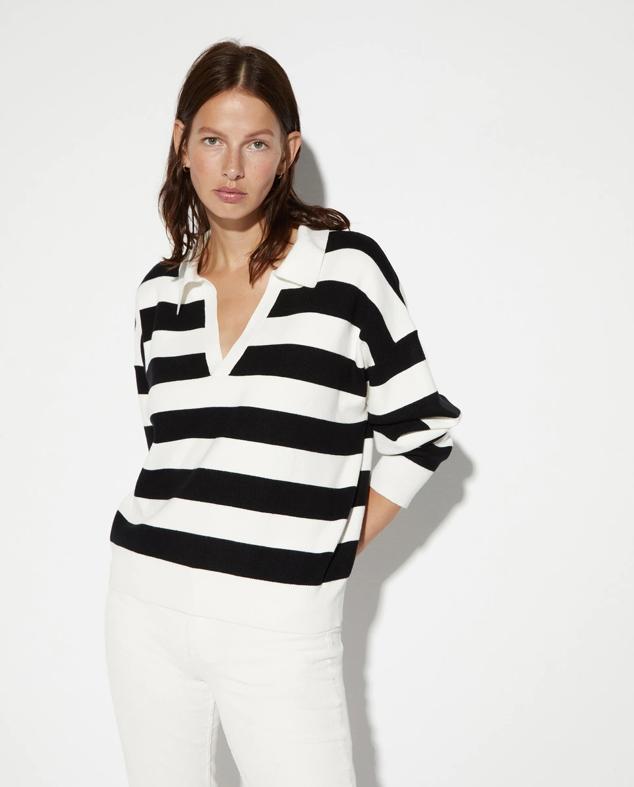 Los estampados de rayas siempre se llevan, y también en la temporada de frío. Este es un jersey de mujer con cuello polo, en blanco y negro y manga larga. Es de Easy Wear. Precio: 27,99 euros (antes; 39,99 euros). Cómpralo aquí