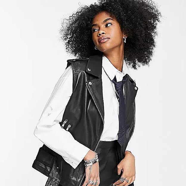 Chaleco de cuero sintético de Barney's Originals de Asos.