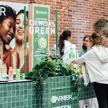 Imagen secundaria 1 - Una sesión de meditación. la instalación de Garnier en The Lounge y María Kindelán.